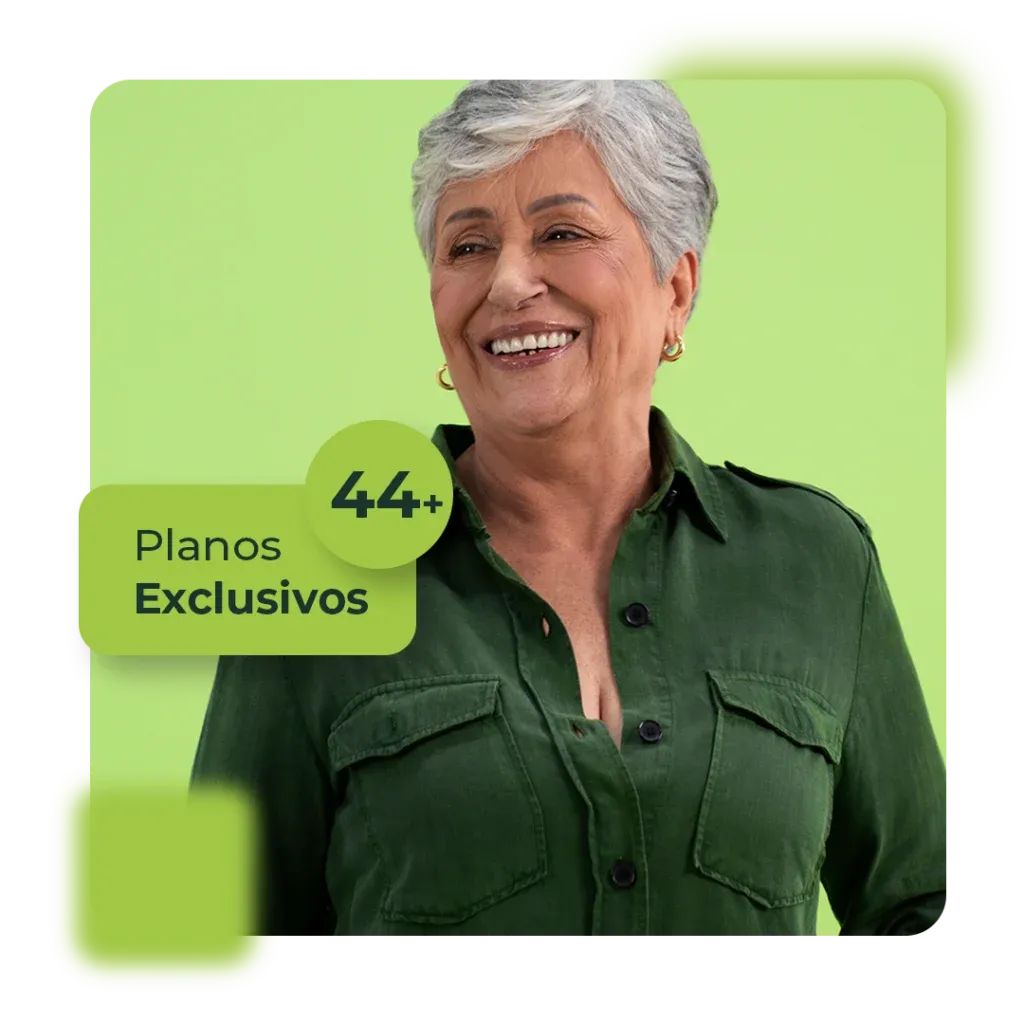 Mulher da melhor idade sorrindo — mais de 44 planos exclusivos MedSênior